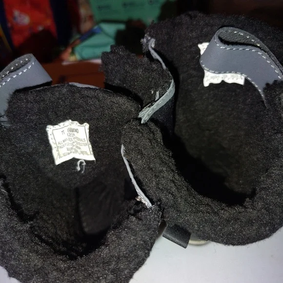 Totes Black Faux Fur Snow Boots - Picture 6 of 7